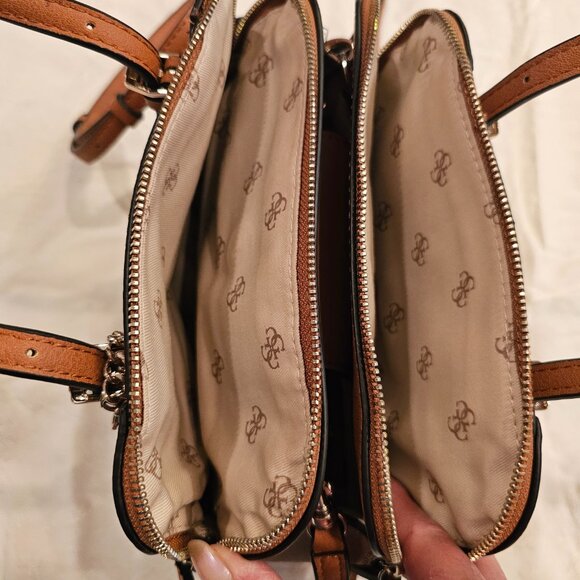 Guess Crossbody Bag, like new - Picture 3 of 3
